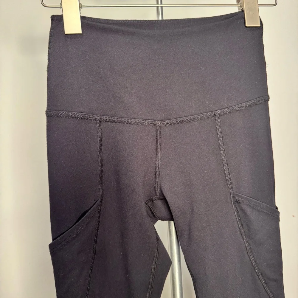 Beyond Yoga Black Leggings Criss Cross Pockets Cross Seams Detail Size Small - Picture 2 of 13